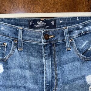 Hollister- high rise, super skinny
Size: W28 L30
